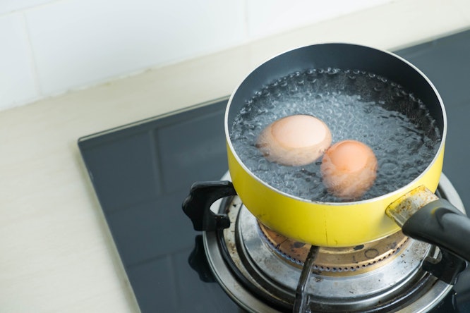 How Long Do Hard Boiled Eggs Last? Here's What To Know ...
