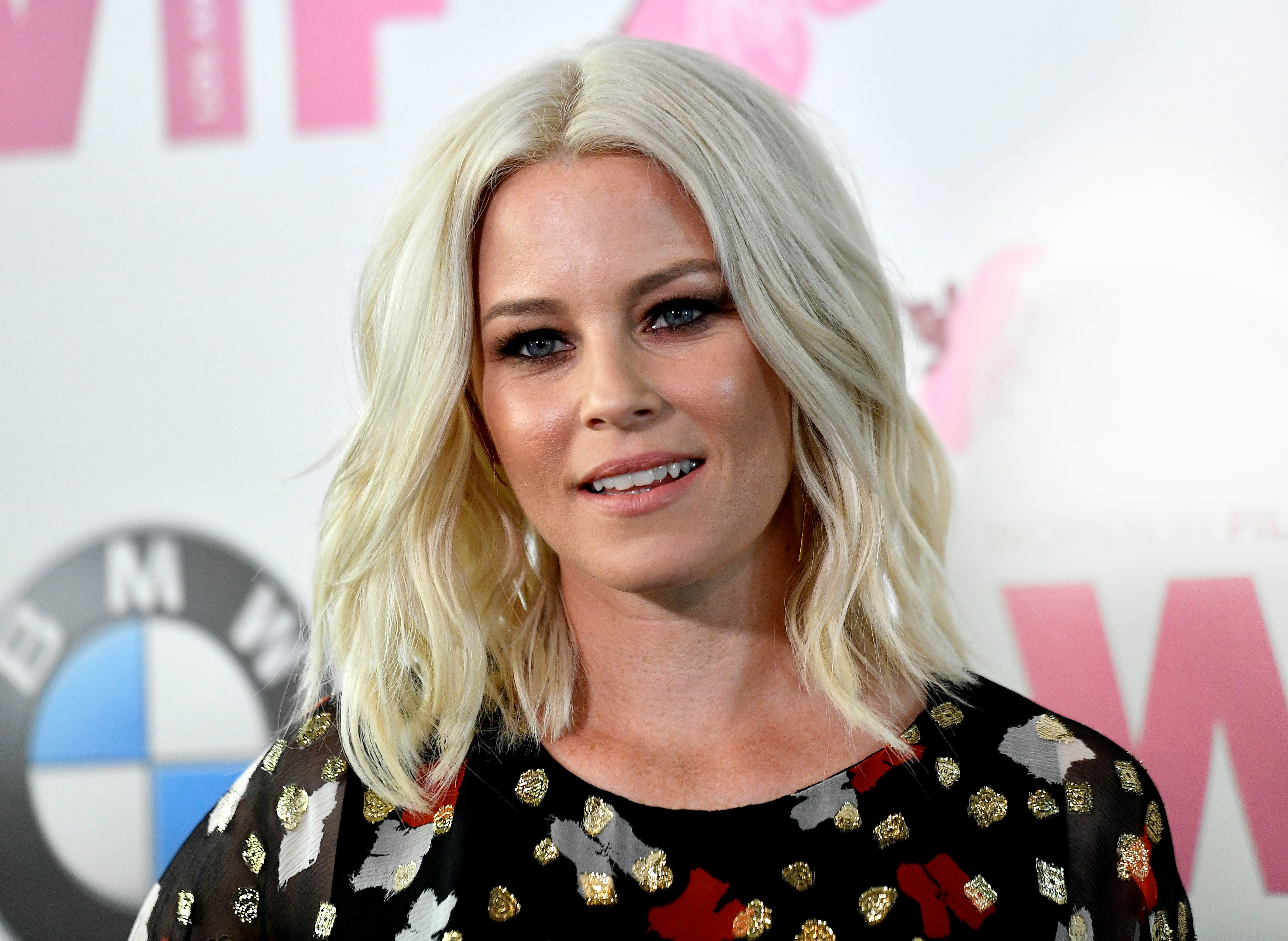 Universal Bags Elizabeth Banks, Margot Robbie's Paper Bag Princess Universal Bags Elizabeth Banks, Margot Robbie's Paper Bag Princess