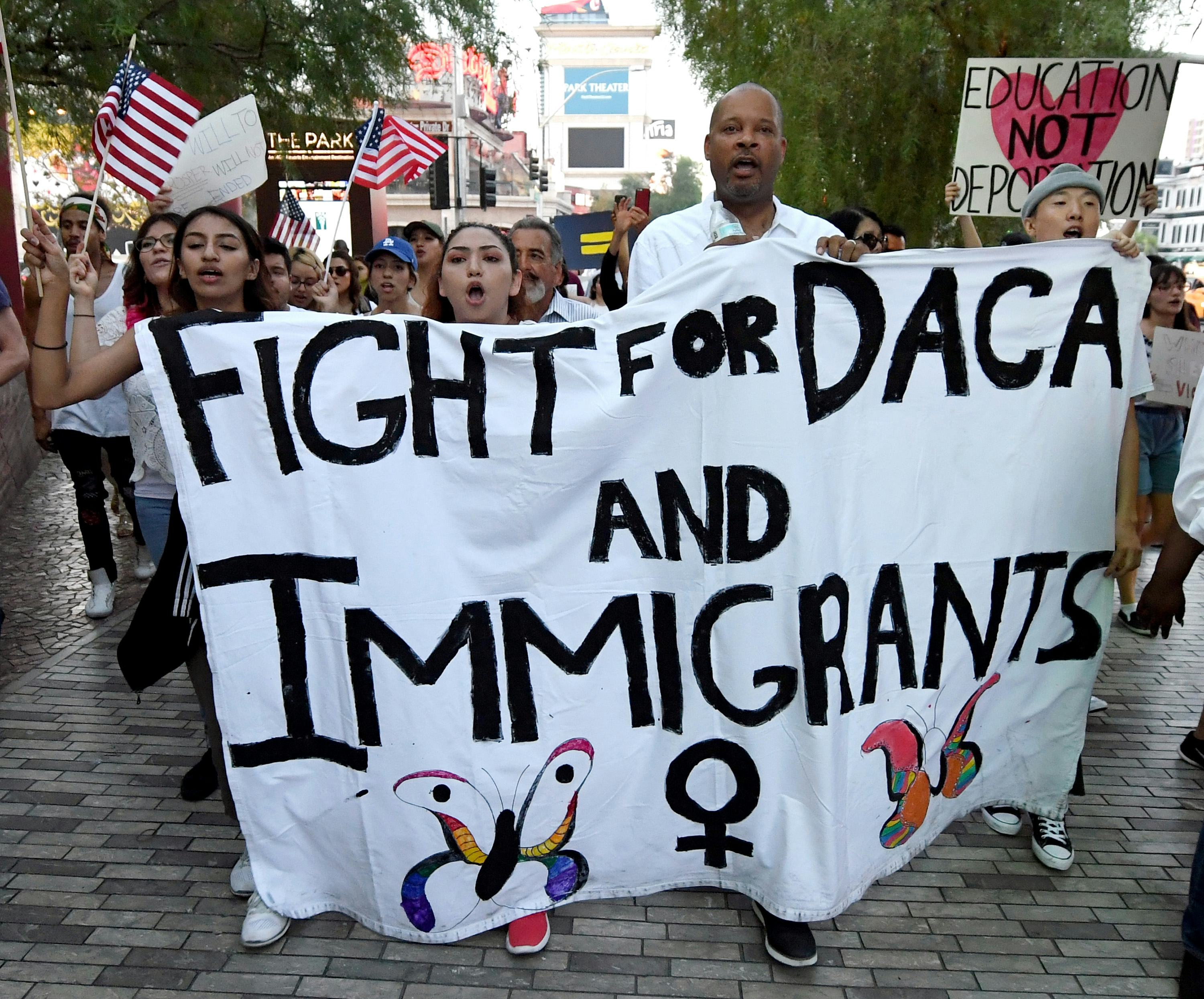 DHS bungles DACA renewal applications; says some Dreamers have to resubmit