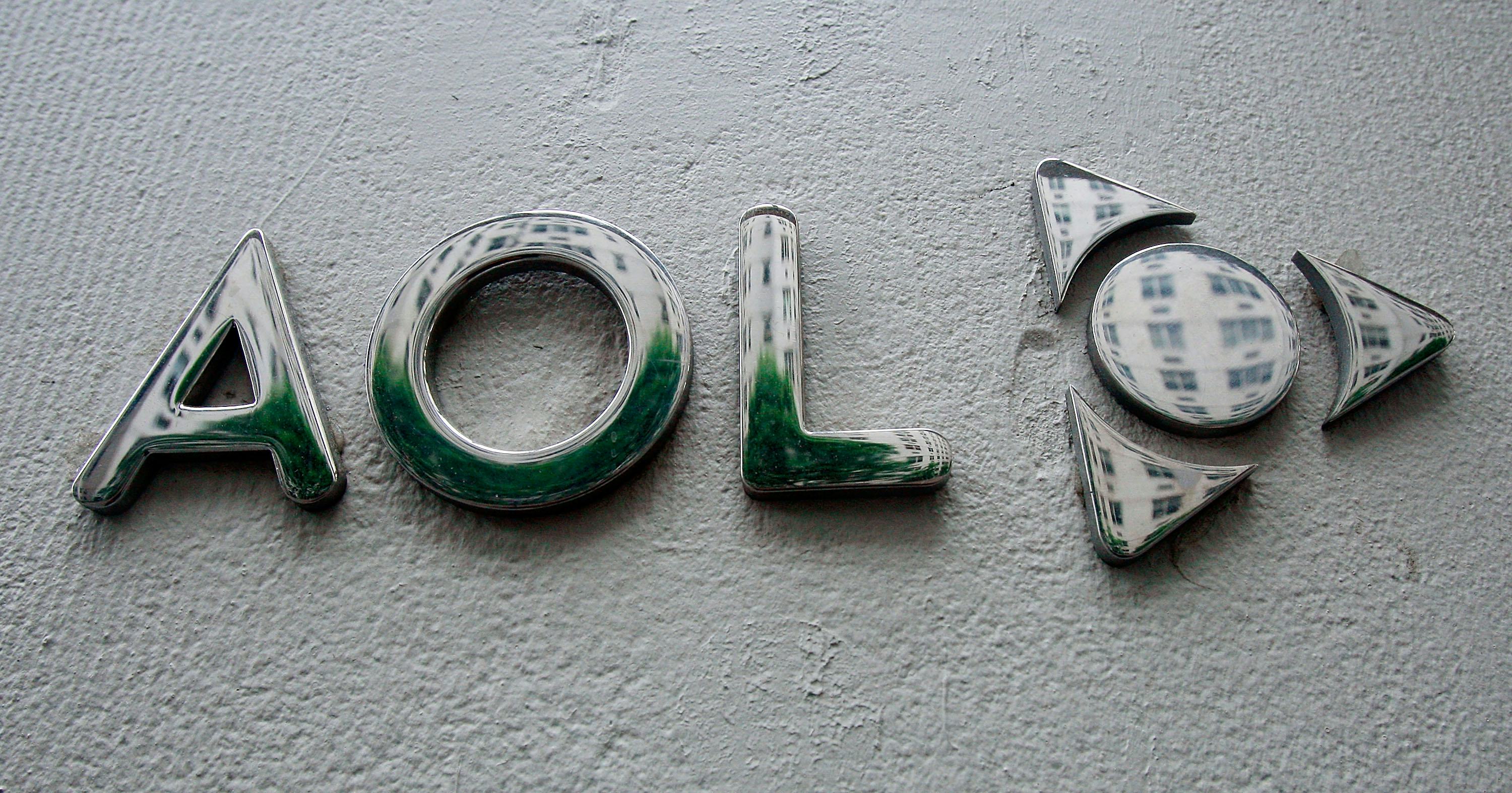 RIP: AOL Shuts Down AIM, Millennials Swap Memories While Weeping On Twitter RIP: AOL Shuts Down AIM, Millennials Swap Memories While Weeping On Twitter