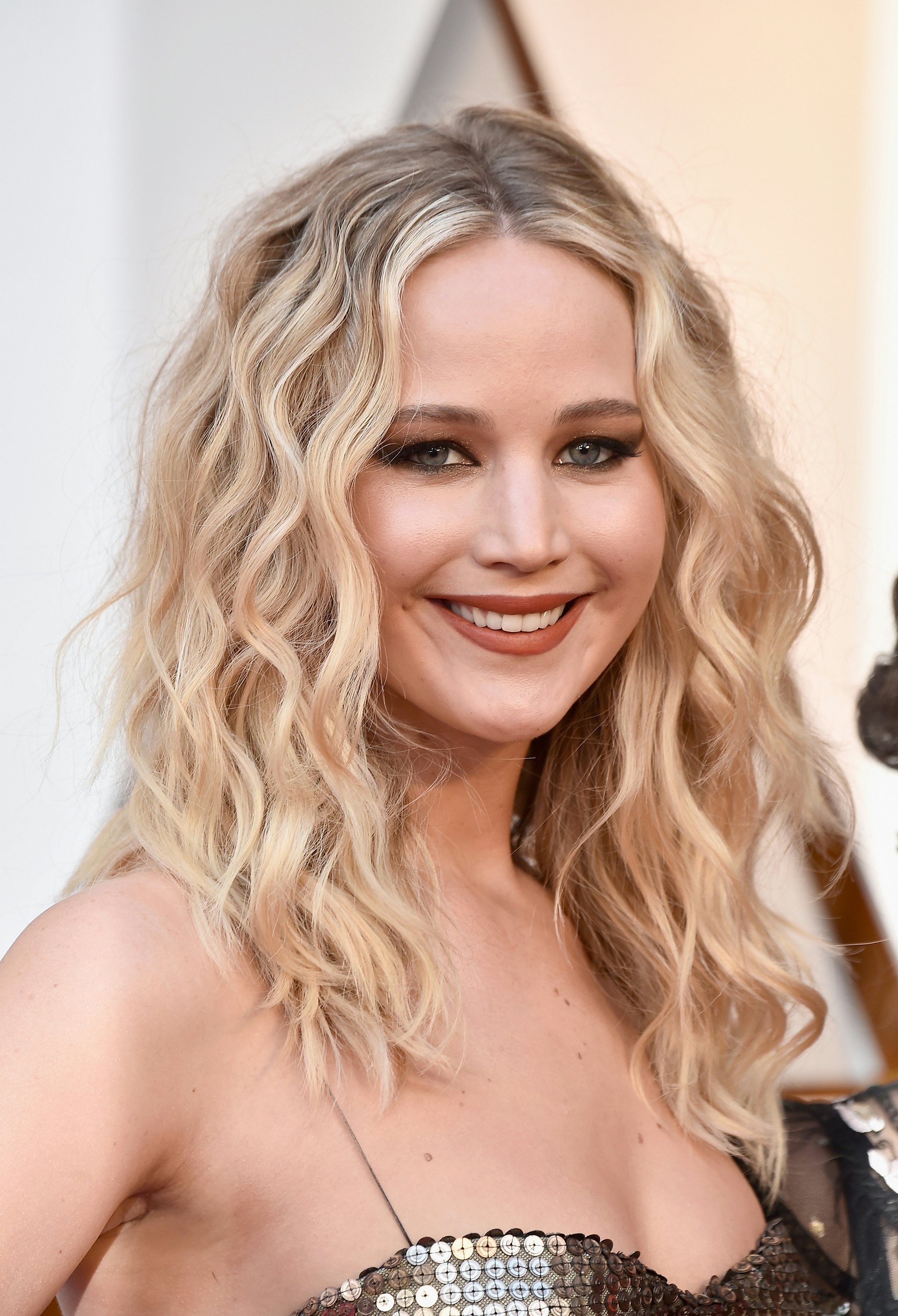 Jennifer Lawrences 2018 Oscars Hair Was A Crimped Masterpiece