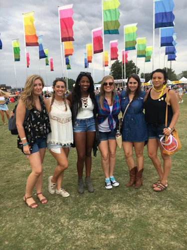 Bumble Set Up A Vacation For The 6 Girls Who Had A Date With The Same Guy On The Same Night