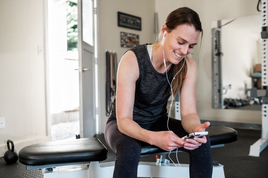 9 Gym Hacks For Beginners Who Want To Feel Comfortable & Confident With