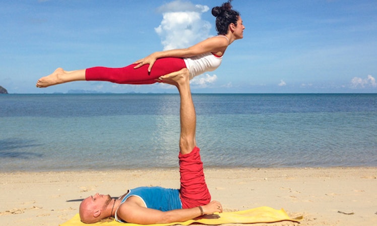 5 Yoga Poses For 2 Beginners, Whether You Want To Flow ... 5 Yoga Poses For 2 Beginners, Whether You Want To Flow ... - 748 x 448 jpeg 63kB