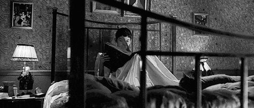 9 Reasons Why You Should Read Before Bed