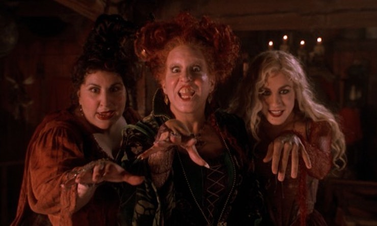 Nostalgic '90s Themed Halloween 2017 Party Ideas That Are Actually Creative
