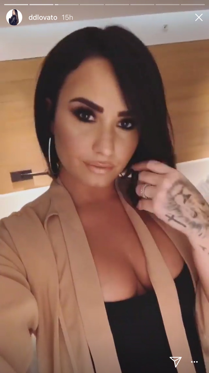 Is Demi Lovato S Short Hair Real The New Angled Bob Is A